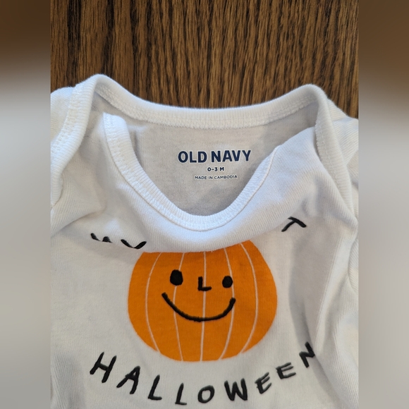 Old Navy 0-3m bodysuit - Picture 2 of 2